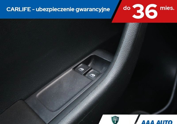 Skoda Fabia cena 34000 przebieg: 131614, rok produkcji 2018 z Kąty Wrocławskie małe 211